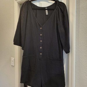 Raisins black and button down romper